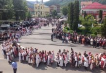 Romanya’da 5 Bin Öğrenci Yerel Kıyafetleriyle Dünya Rekorlar Kitabına Girmeye Hazırlanıyor