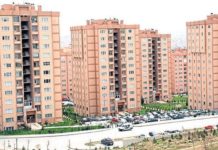 Romenler ev sahibi olmak için tasarruf ediyor