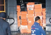 Eski Malezya Başbakanının Evinden Çantalara İstiflenmiş 28 Milyon Dolar Çıktı