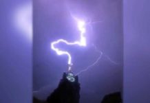 Kabe’nin Yanındaki Zemzem Tower’a Yıldırım Düşme Anı