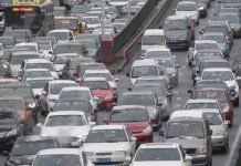 FİLİPİNLİ MUCİT UÇAN ELEKTRİKLİ ARABA YAPTI, HAVADA 10 DAKİKA KALDI