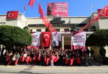 BAŞKAN KOLTUĞUNU KAYBEDİNCE SPORCU KIZLAR YOLDA KALDI