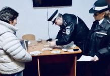 Sokakta unuttuğu para dolu çantasını polisten teslim aldı