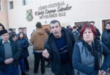 Ditrau’da halk Sri Lankalı işçilerin evraklarını görmek istiyor