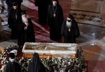 Koronadan ölen Sırp patriği binler uğurladı