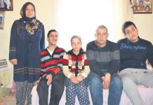 Romanyalı eşini, engelli çocuklarıyla başbaşa bırakıp başka kadınla evlenmiş