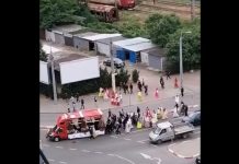 Köstence polisi yol kesip cenaze kortejine ceza yazdı