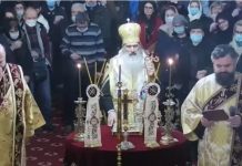 Polis, kısıtlamaya uymayıp kilisede toplananları affetti