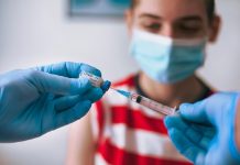 Ailesinin Covid aşısı olmasına izin vermediği 12 yaşındaki çocuğa mahkemeden ‘aşı izni’ çıktı