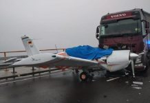 Almanya’yı şok eden kaza: Romen sürücünün kullandığı TIR uçakla çarpıştı