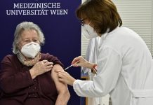 Avusturya, zorunlu korona aşısını onaylayan ilk AB ülkesi oldu