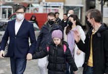 Makedonya Cumhurbaşkanı, zorbalığa maruz kalan down sendromlu çocukla okula gitti