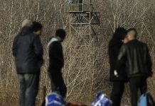 HRW: Yunanistan, göçmenleri göçmenlerle sınır dışı ediyor