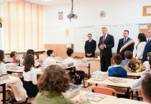 3 milyon öğrenci dersbaşı yaptı, ilk dersi Cumhurbaşkanı Iohannis verdi