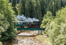 Buharlı trenle Moldovița vadisine masalsı yolculuk