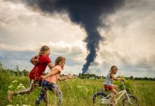 Yılın fotoğrafı savaşın iki yüzünü gösteriyor