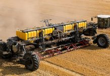 Dev tarım makinesi Romen çiftçilerin hizmetinde