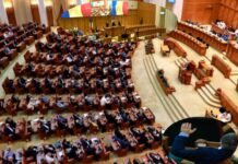 Yeni seçilen parlamento üyeleri yemin ederek göreve başladı