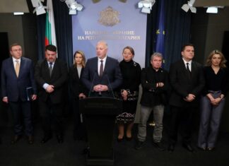 Protesto depremi sürüyor: Bulgaristan başbakanı istifa etti